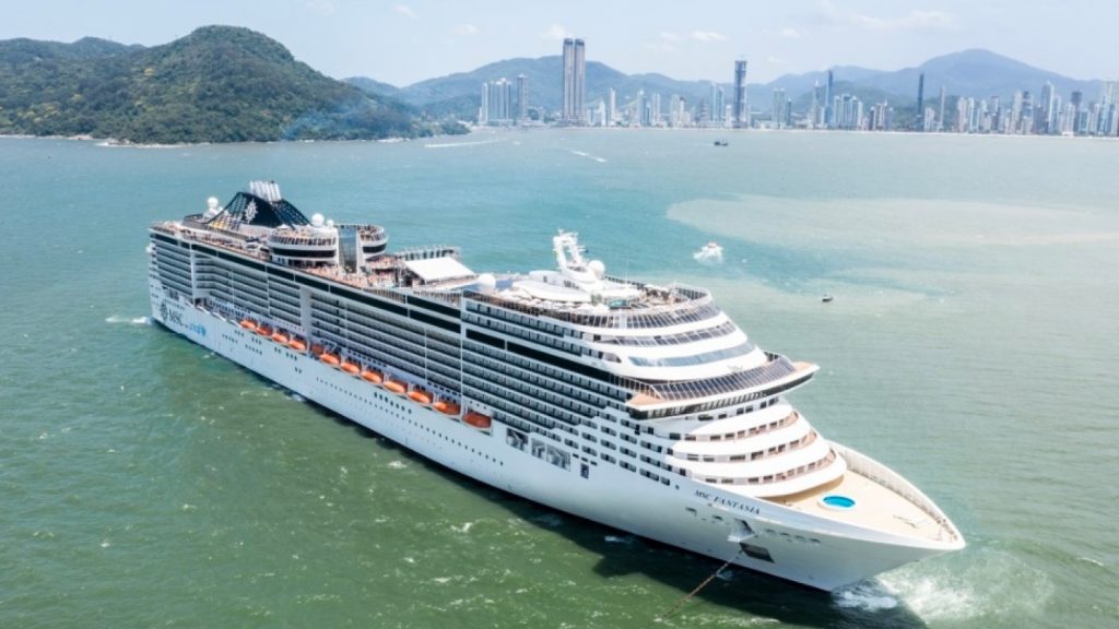 Itajaí recebe 2,5 mil turistas com cruzeiro MSC Orchestra